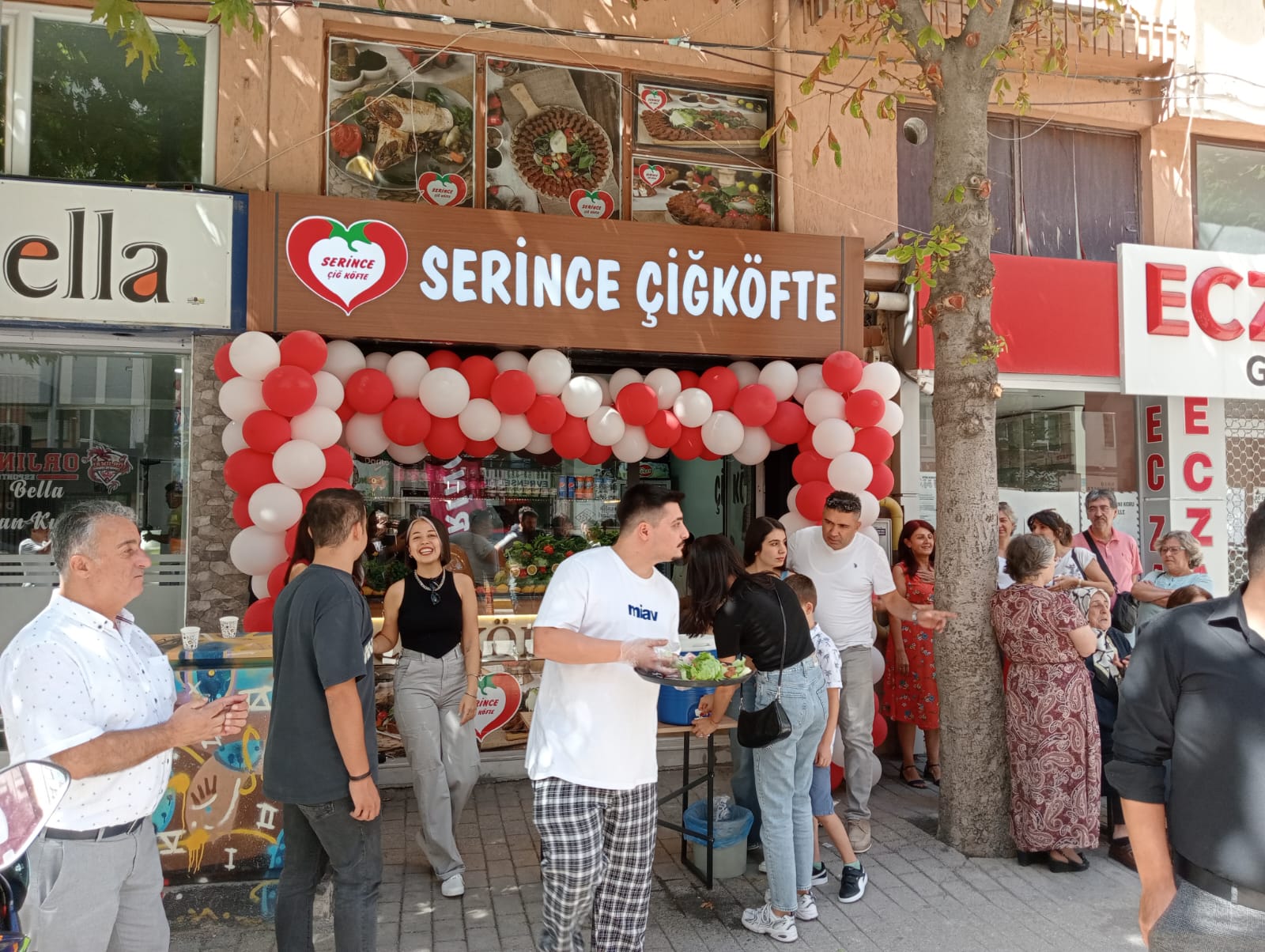 Eskişehir'e Bir Bayi Daha, Serince Çiğ Köfte Vişnelik Öğretmenler Caddesi Bayisi Açıldı